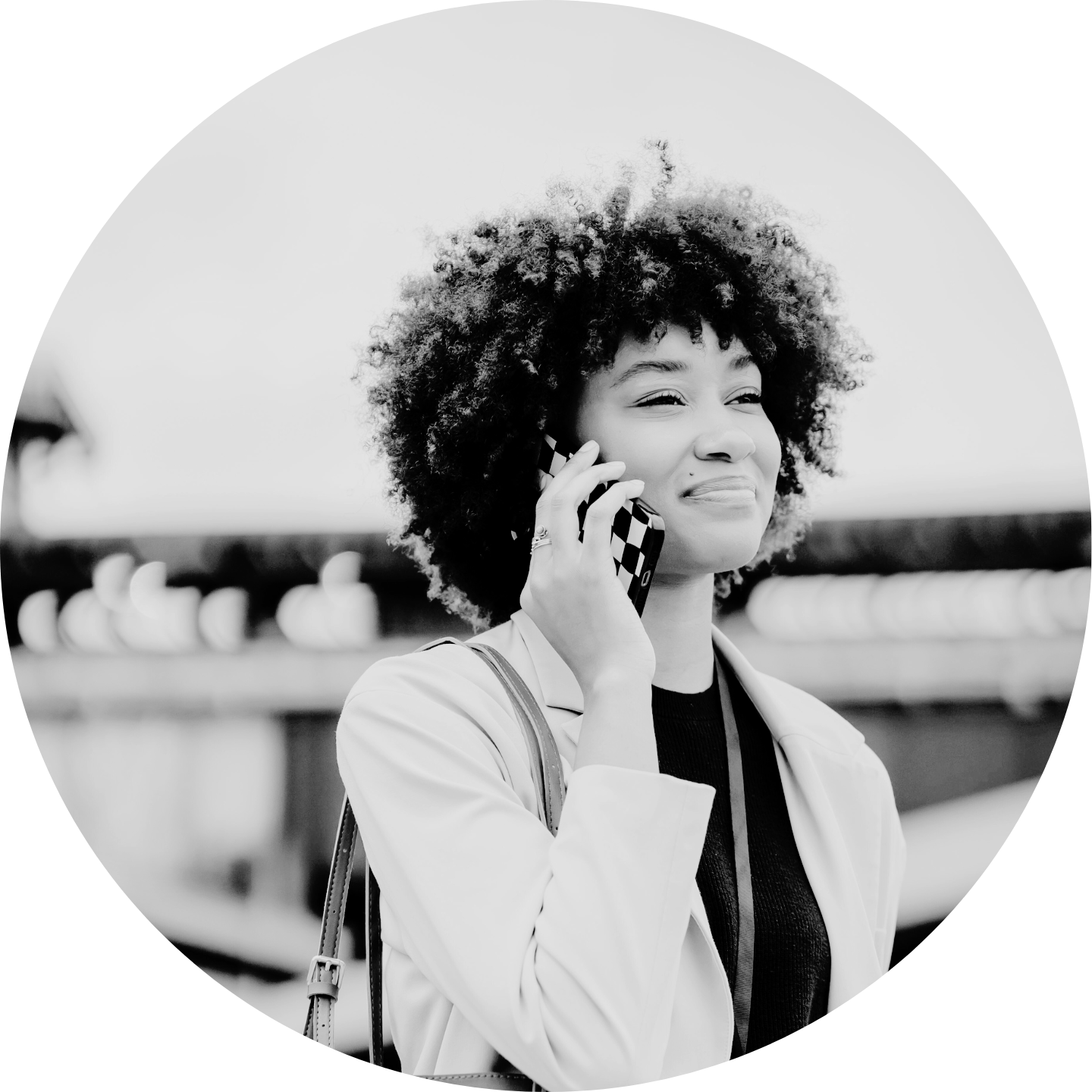 Circle BW Sales_Female_Diverse_Talking